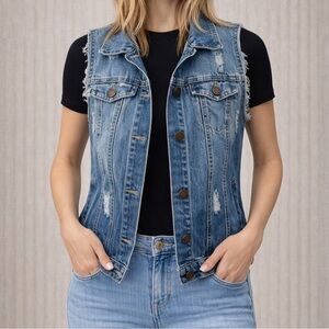 𝅺BDG Urban Outfitters Distressed Denim Vest